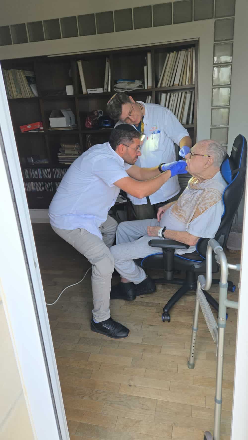 דימום מהחניכיים בגיל מבוגר