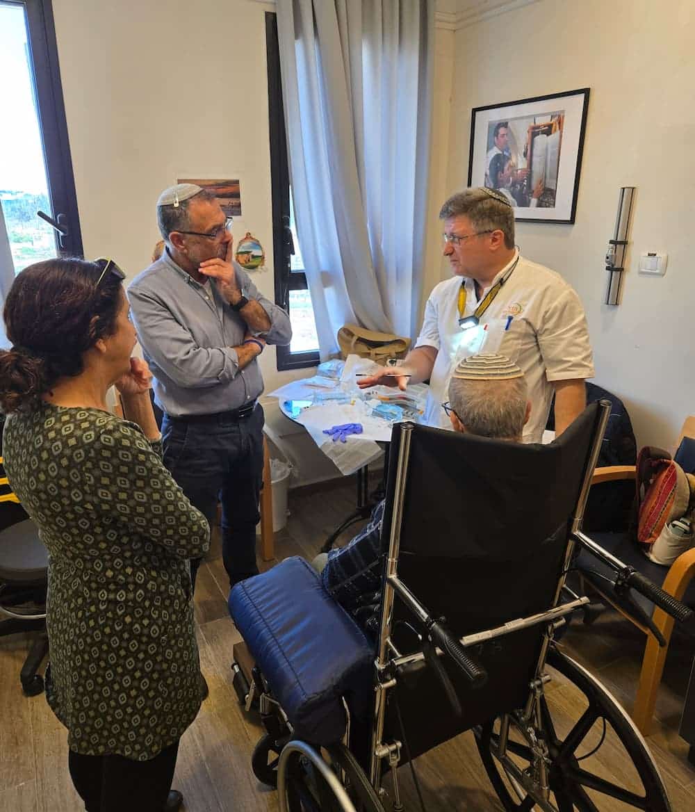איך לזהות זיהום בפה אצל אדם שאינו מתקשר היטב?
